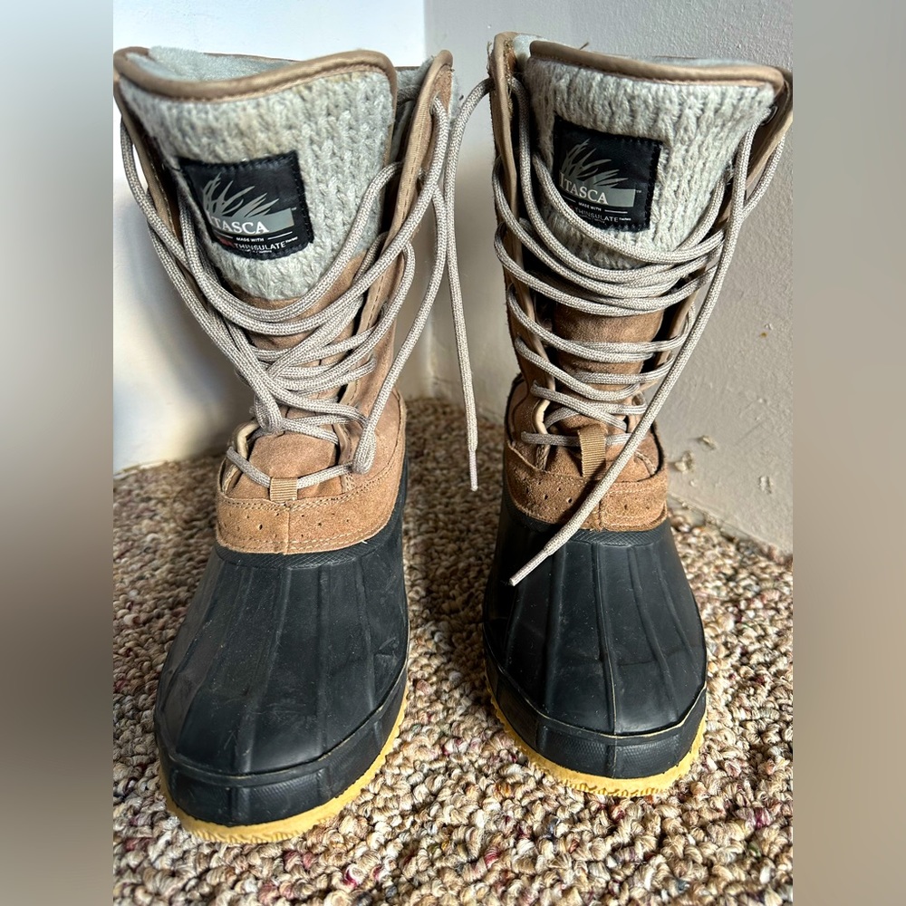 Gorgeous like new winter lace up boot.